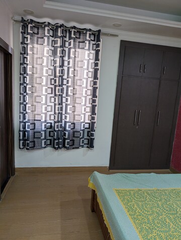 Room in 3 BHK Apartment at Jaypee Wish Town Klassic, Sector 134 – for Rent