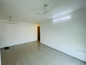 Room in 2 BHK Apartment at Sheth Vasant Oasis, Andheri East – for Rent