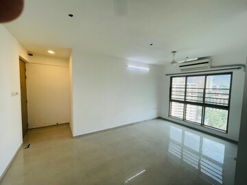 Room in 2 BHK Apartment at Sheth Vasant Oasis, Andheri East – for Rent