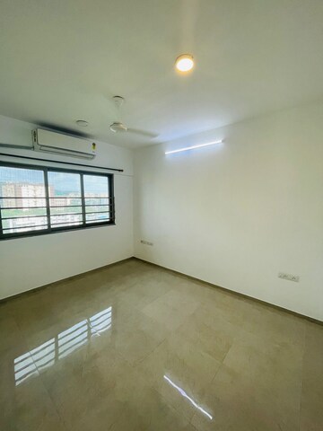 Room in 2 BHK Apartment at Sheth Vasant Oasis, Andheri East – for Rent