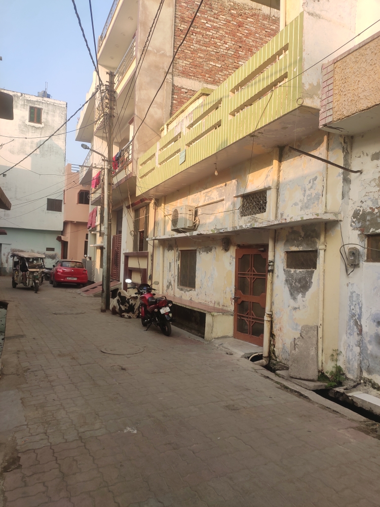 6+ BHK + Extra Room Independent House For Sale in Daliganj