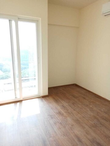 Room in 2 BHK Apartment at Mahindra Vivante, Andheri East – for Rent