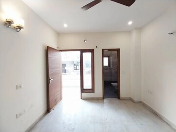 Room in 3 BHK Builder Floor at Golden Crest, Sector 52 – for Sale