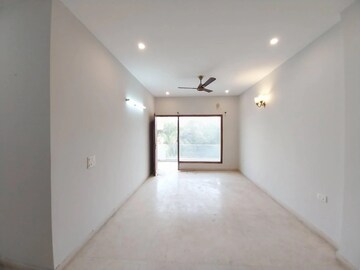 Room in 3 BHK Builder Floor at Golden Crest, Sector 52 – for Sale