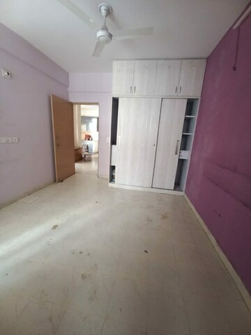 Room in 2 BHK Apartment at Ninex RMG Residency, Sector 37c – for Rent