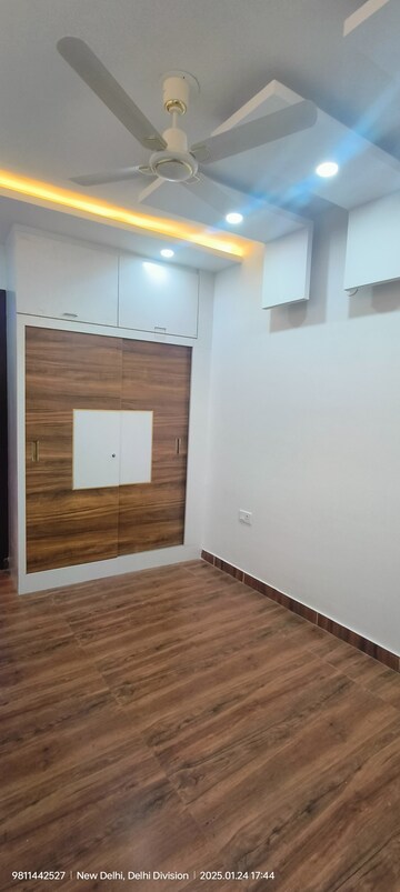 Room in 2 BHK Apartment at Bharat Vihar – for Rent