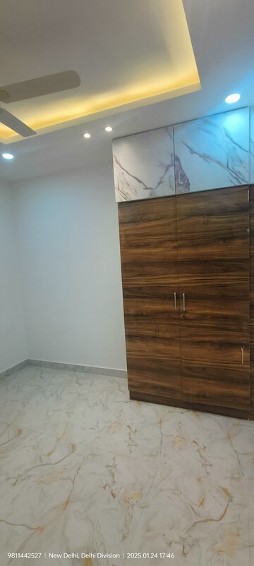 Room in 2 BHK Apartment at Bharat Vihar – for Rent
