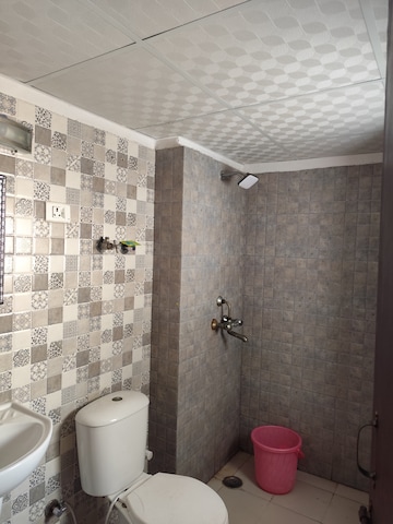 Bathroom in 2.5 BHK Apartment at Gardenia Gateway, Sector 75 – for Rent