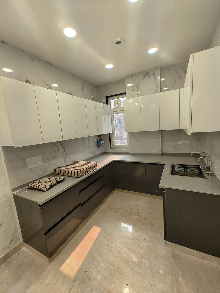 Kitchen, rohini sector 7 3 Bedroom 1000 Sq.Ft. Builder Floor In Rohini Sector 7 Delhi 8150768