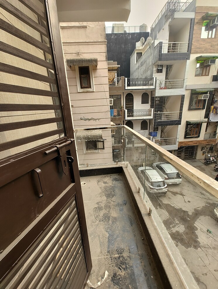 Balcony, rohini sector 7 3 Bedroom 1000 Sq.Ft. Builder Floor In Rohini Sector 7 Delhi 8150768
