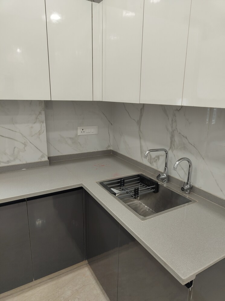 Bathroom, rohini sector 7 3 Bedroom 1000 Sq.Ft. Builder Floor In Rohini Sector 7 Delhi 8150768