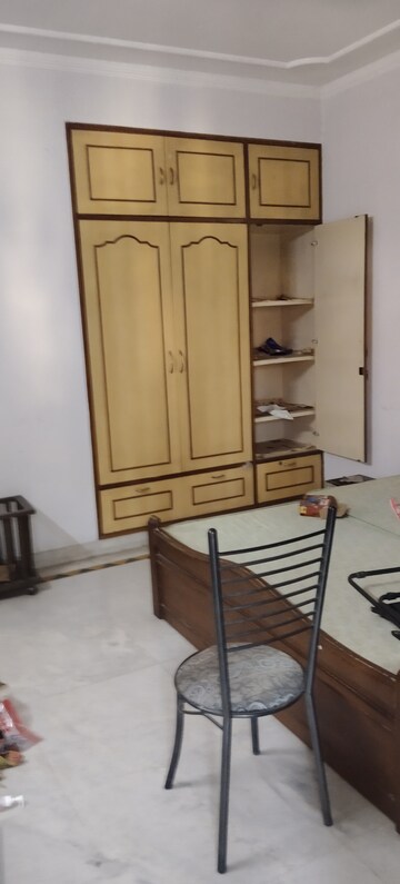 Staircase in 2.5 BHK Apartment at RWA Apartments Sector 26, Sector 26 – for Rent