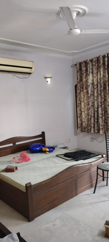 Master Bedroom in 2.5 BHK Apartment at RWA Apartments Sector 26, Sector 26 – for Rent