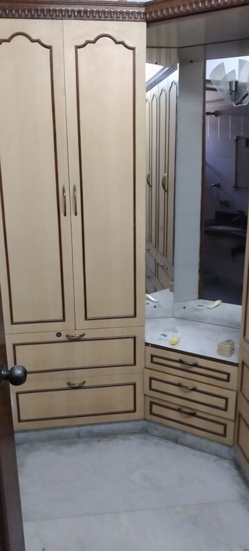 Staircase in 2.5 BHK Apartment at RWA Apartments Sector 26, Sector 26 – for Rent