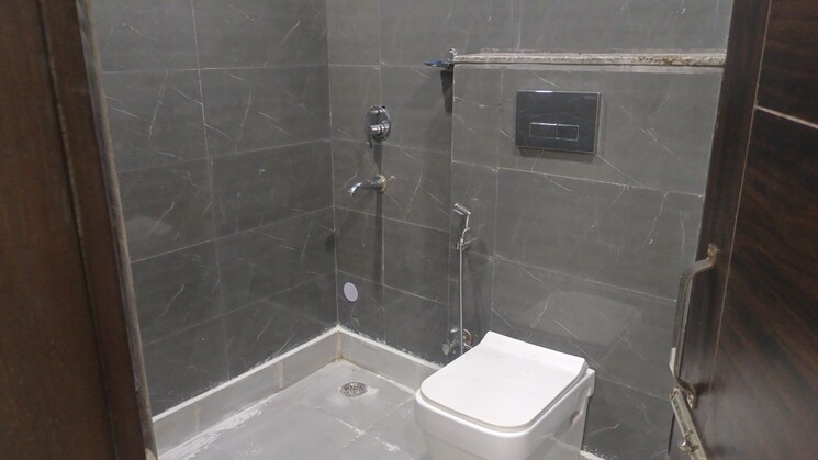 Bathroom, old rajinder nagar 3 Bedroom 770 Sq.Ft. Builder Floor In Old Rajinder Nagar Delhi 8150865
