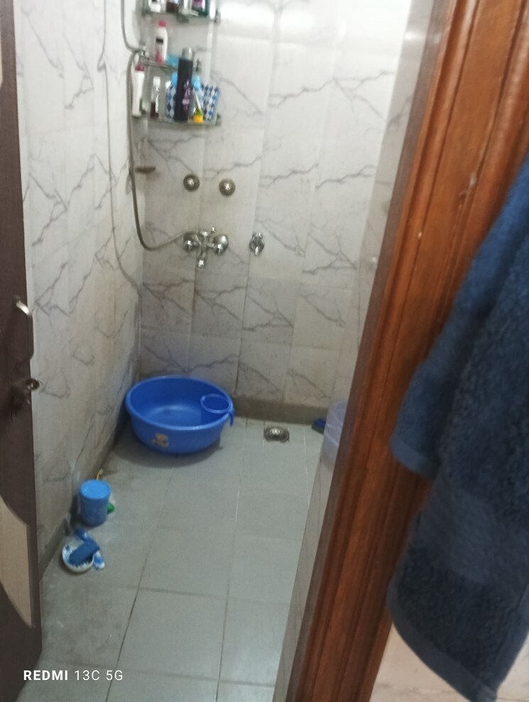 Bathroom, lajpat nagar ii 2 Bedroom 900 Sq.Ft. Builder Floor In Lajpat Nagar ii Delhi 8150881
