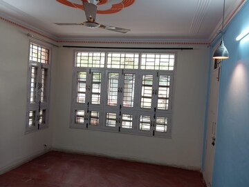 Room in 3 BHK Builder Floor at Sector 49 – for Rent