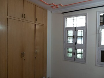 Room in 3 BHK Builder Floor at Sector 49 – for Rent