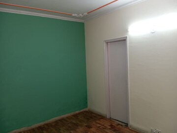 Room in 3 BHK Builder Floor at Sector 49 – for Rent