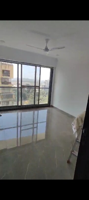 Room in 2 BHK Apartment at Dev Leo Tower, Oshiwara – for Rent