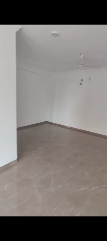 Room in 2 BHK Apartment at Dev Leo Tower, Oshiwara – for Rent