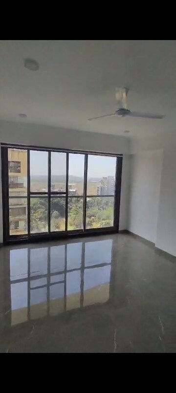 Room in 2 BHK Apartment at Dev Leo Tower, Oshiwara – for Rent