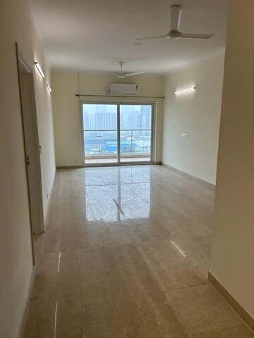 Room in 3 BHK Apartment at DLF The Skycourt, Sector 86 – for Sale