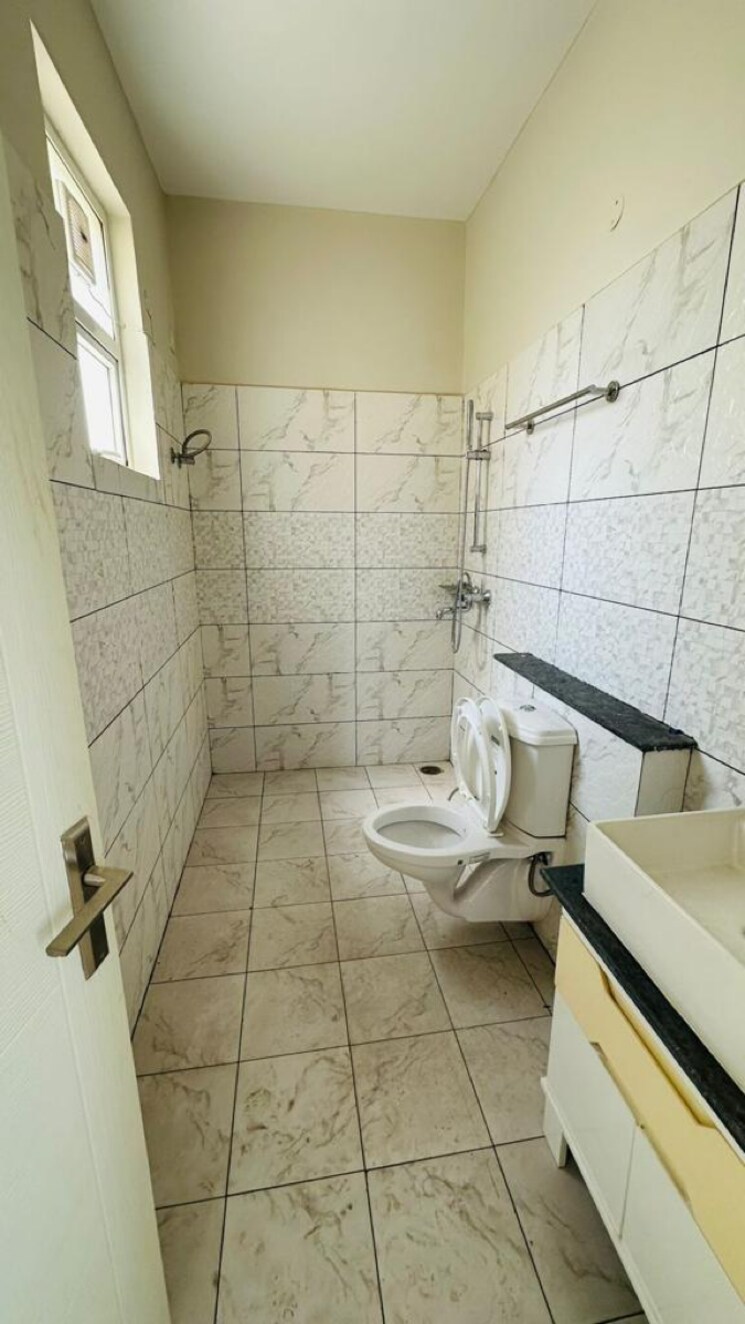 Bathroom, sbp-gateway-of-dreams 3 Bedroom 1420 Sq.Ft. Apartment In Patiala Road Zirakpur 8151012