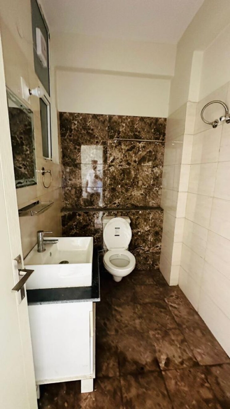 Bathroom, sbp-gateway-of-dreams 3 Bedroom 1420 Sq.Ft. Apartment In Patiala Road Zirakpur 8151012