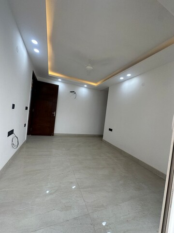 Room in 3 BHK Builder Floor at Saket – for Rent