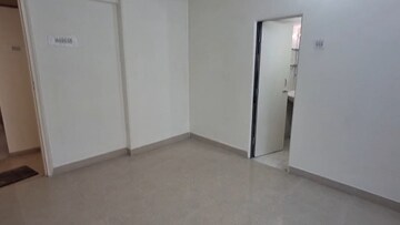 Room in 3 BHK Apartment at Blue Bell CHS Oshiwara, Oshiwara – for Rent