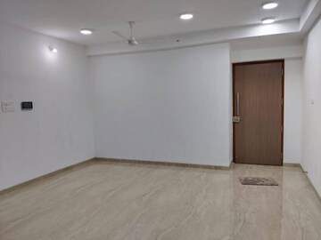 Room in 3 BHK Apartment at Transcon Triumph Tower, Andheri West – for Sale
