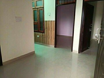 Room in 2 BHK Apartment at Aliganj – for Rent