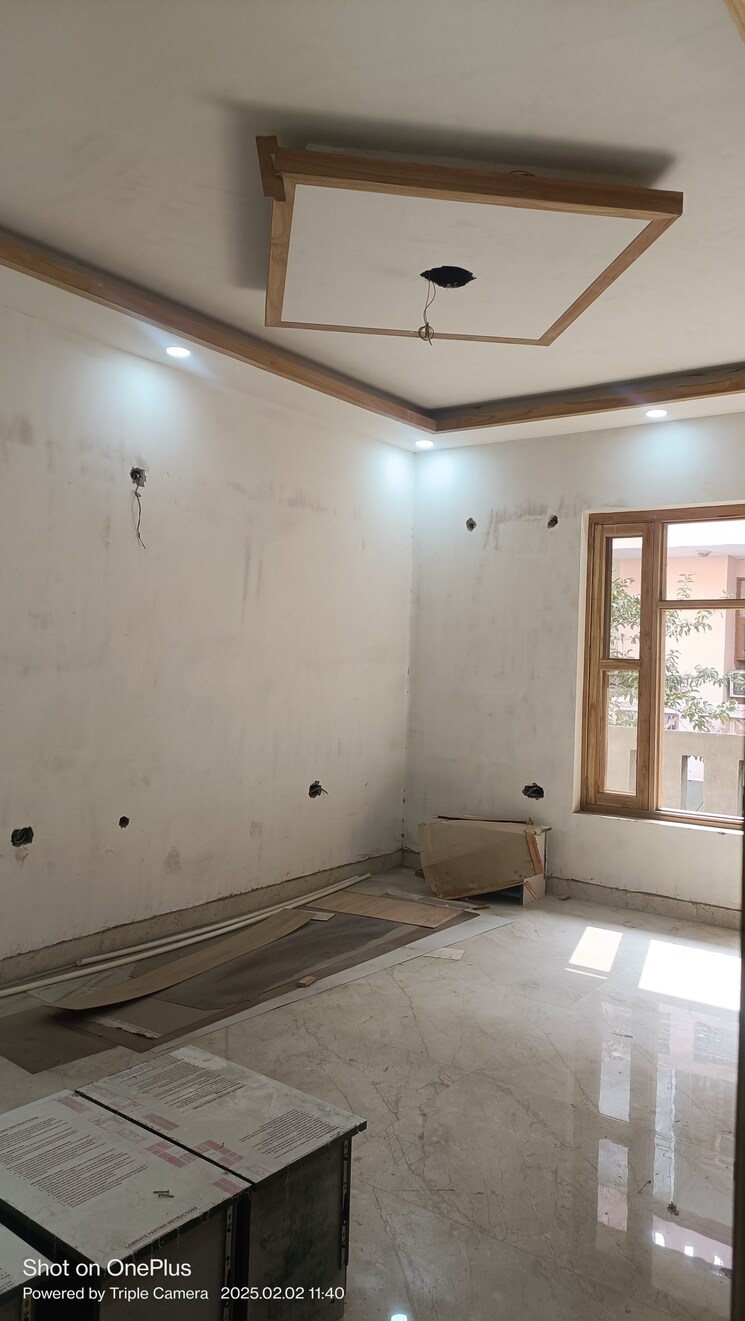 Room, noida expressway 4 Bedroom 300 Sq.Yd. Builder Floor In Noida Expressway Noida 8151120