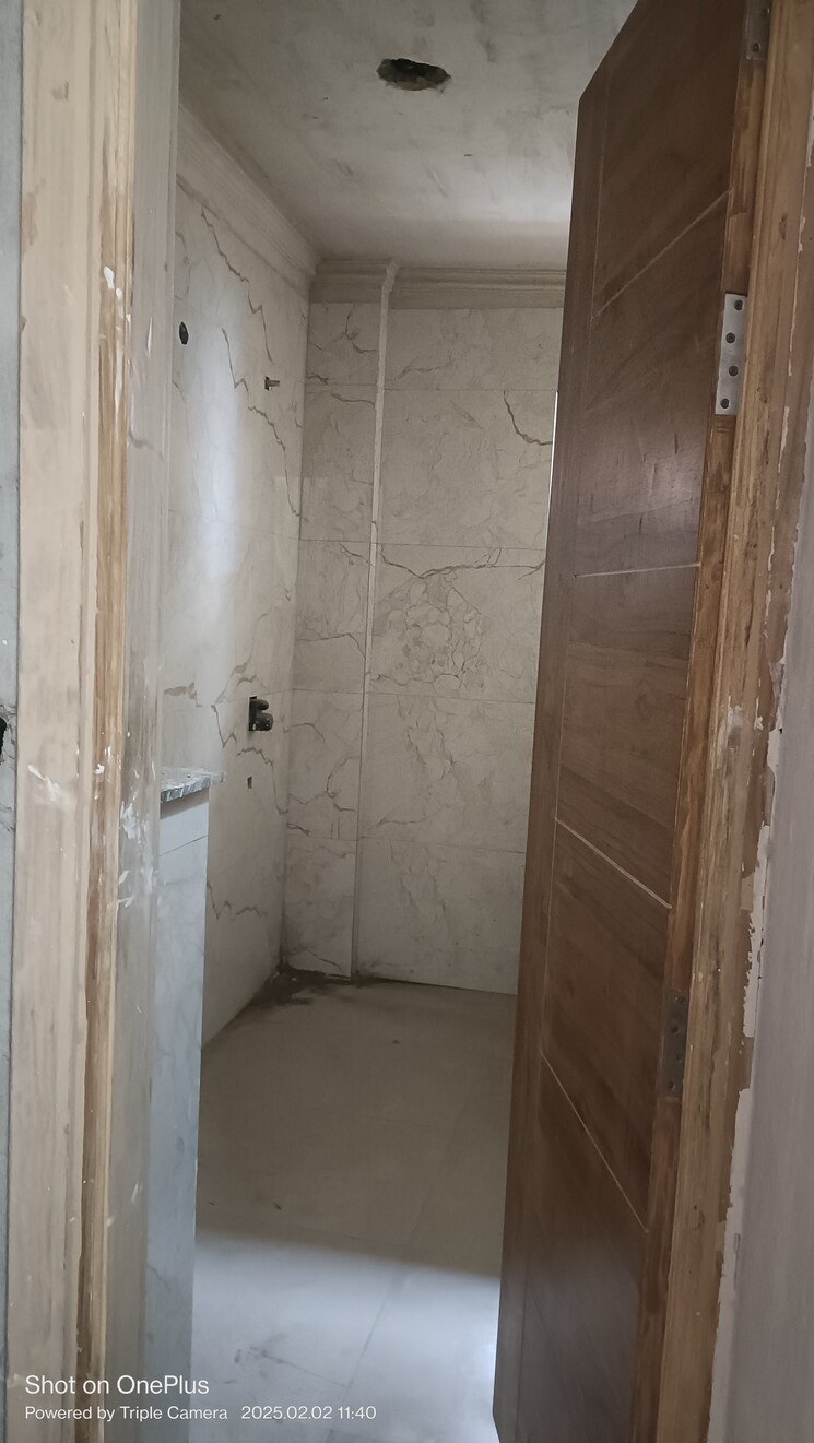 Bathroom, noida expressway 4 Bedroom 300 Sq.Yd. Builder Floor In Noida Expressway Noida 8151120