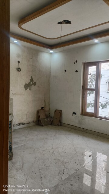 Room in 4 BHK Builder Floor at Noida Expressway – for Sale