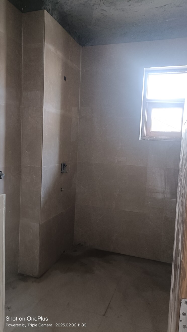 Bathroom, noida expressway 4 Bedroom 300 Sq.Yd. Builder Floor In Noida Expressway Noida 8151120