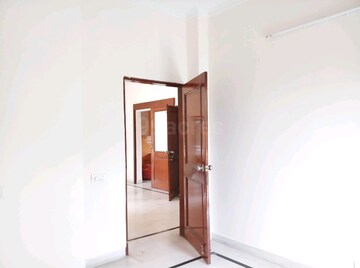 Room in 3 BHK Builder Floor at Ansal Sushant Lok I, Sector 43 – for Rent