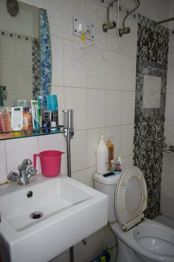 Bathroom in 3 BHK Builder Floor at Ardee City, Sector 52 – for Rent