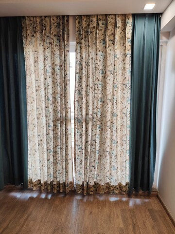 Room in 2 BHK Apartment at Supertech Cape Town, Sector 74 – for Sale