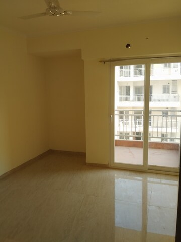 Room in 3 BHK Apartment at Omega Windsor Greens, Faizabad Road – for Rent