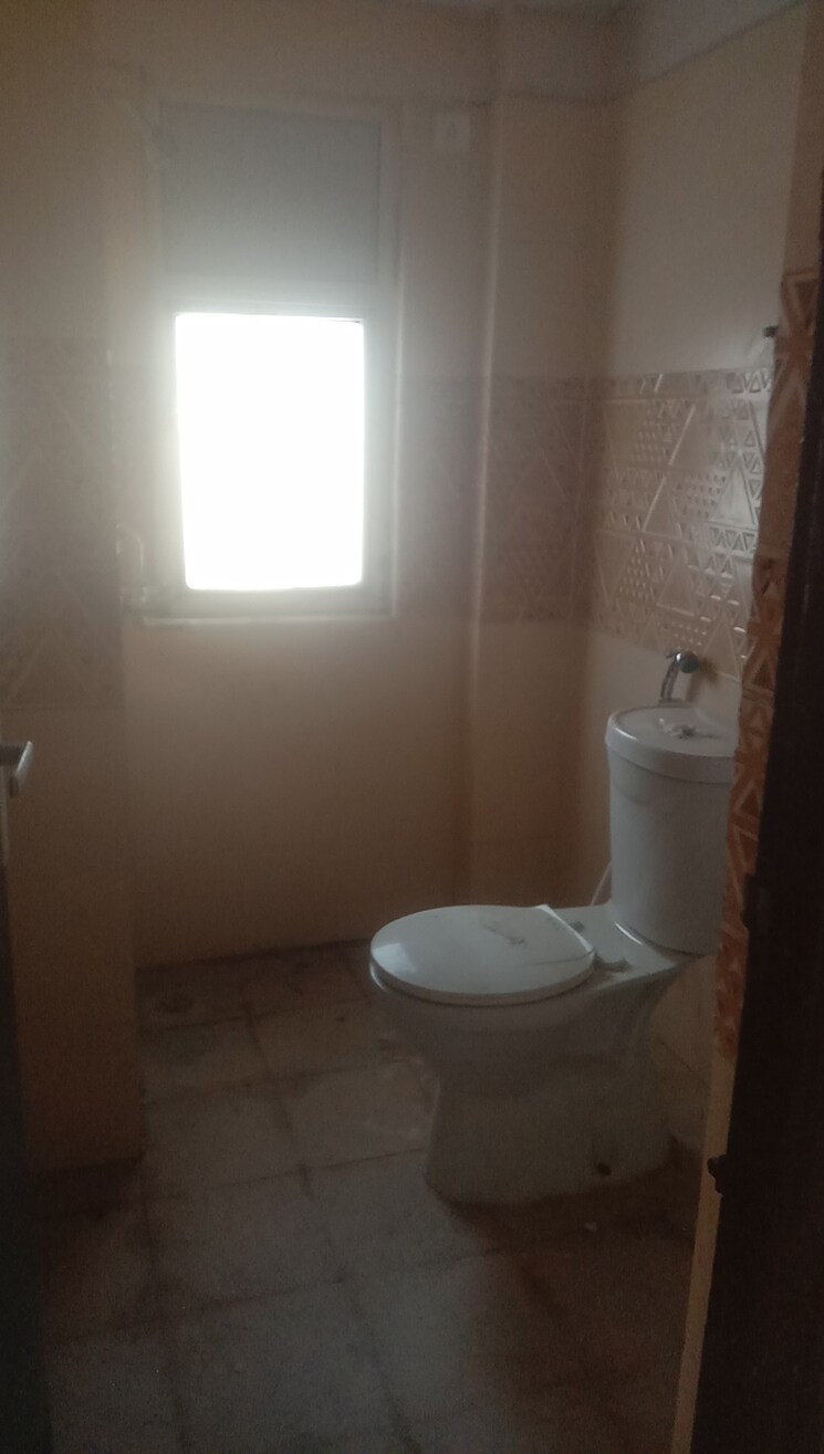 Bathroom, samridhi-grand-avenue 3 Bedroom 1380 Sq.Ft. Apartment In Tech Zone 4 Greater Noida Greater Noida 8151199