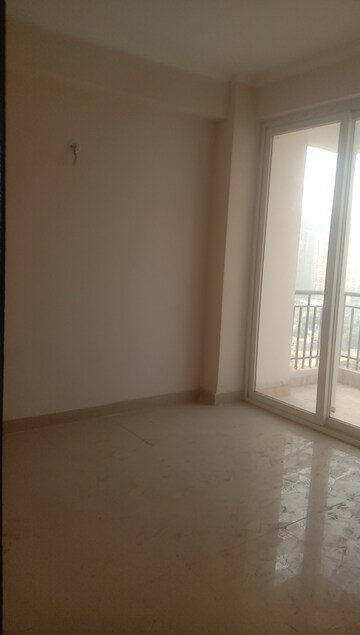 Room in 3 BHK Apartment at Samridhi Grand Avenue, Tech Zone 4 Greater Noida – for Sale