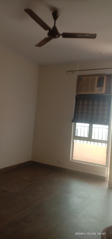 Room in 3 BHK Apartment at Samridhi Grand Avenue, Tech Zone 4 Greater Noida – for Sale