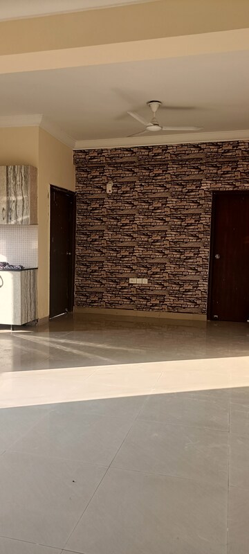 Room in 5 BHK Villa at Sector 41 – for Sale