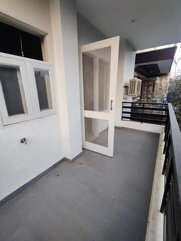 Balcony in 1 BHK Builder Floor at Super Mart 1, Sector 27 – for Rent