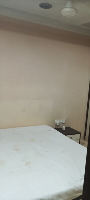Room in 2 BHK Apartment at Vile Parle East – for Rent