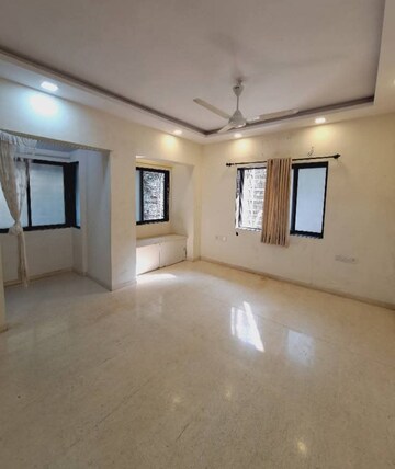 Room in 3 BHK Apartment at Andheri CHS, Andheri West – for Rent