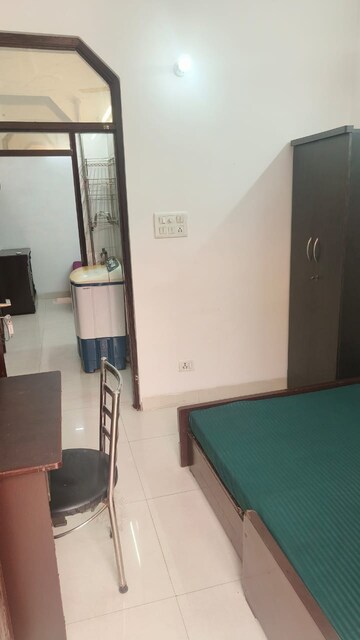 Master Bedroom in 1 BHK Builder Floor at Subhash Nagar – for Rent