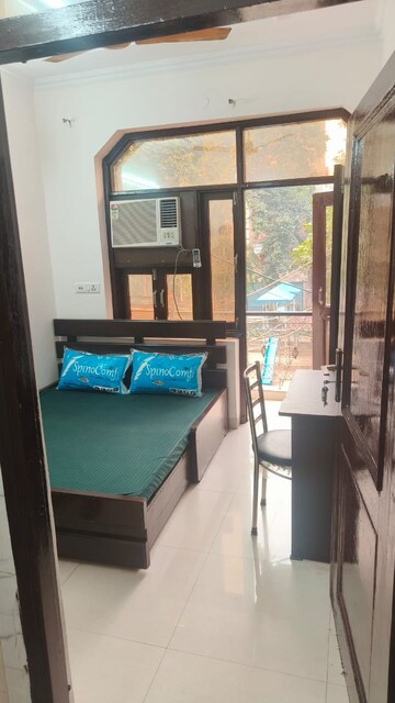 Master Bedroom in 1 BHK Builder Floor at Subhash Nagar – for Rent